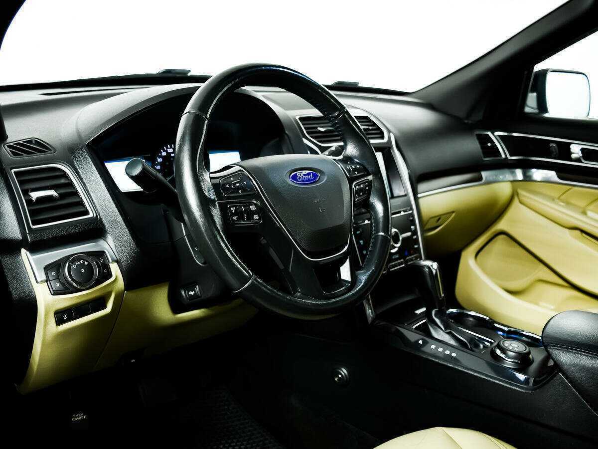 Ford Explorer с пробегом — 2016 год. Фото: #12
