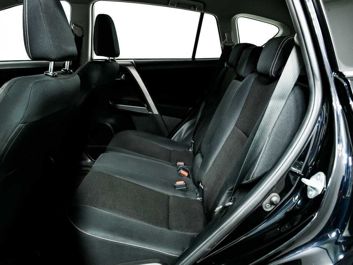 Toyota RAV4 с пробегом — 2018 год. Фото: #11