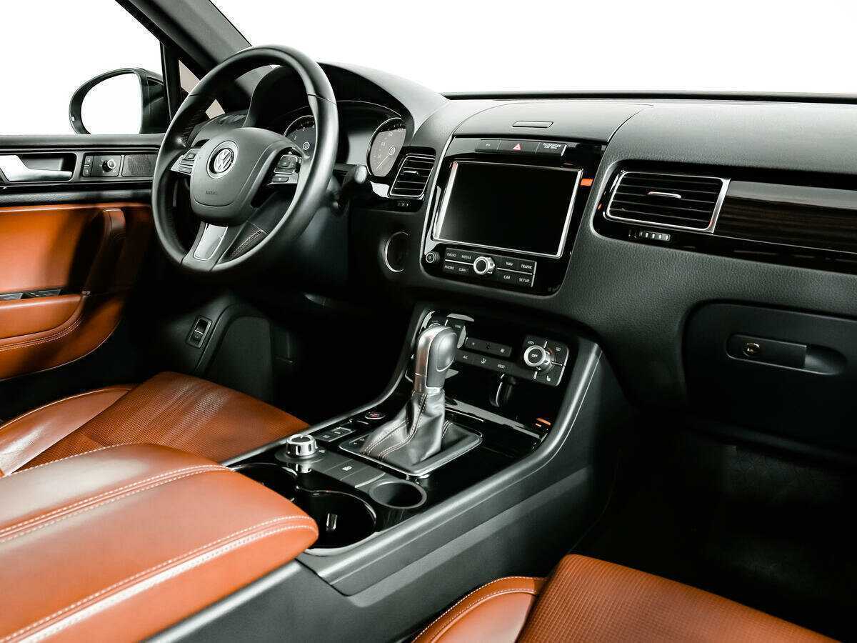 Volkswagen Touareg с пробегом — 2014 год. Фото: #8