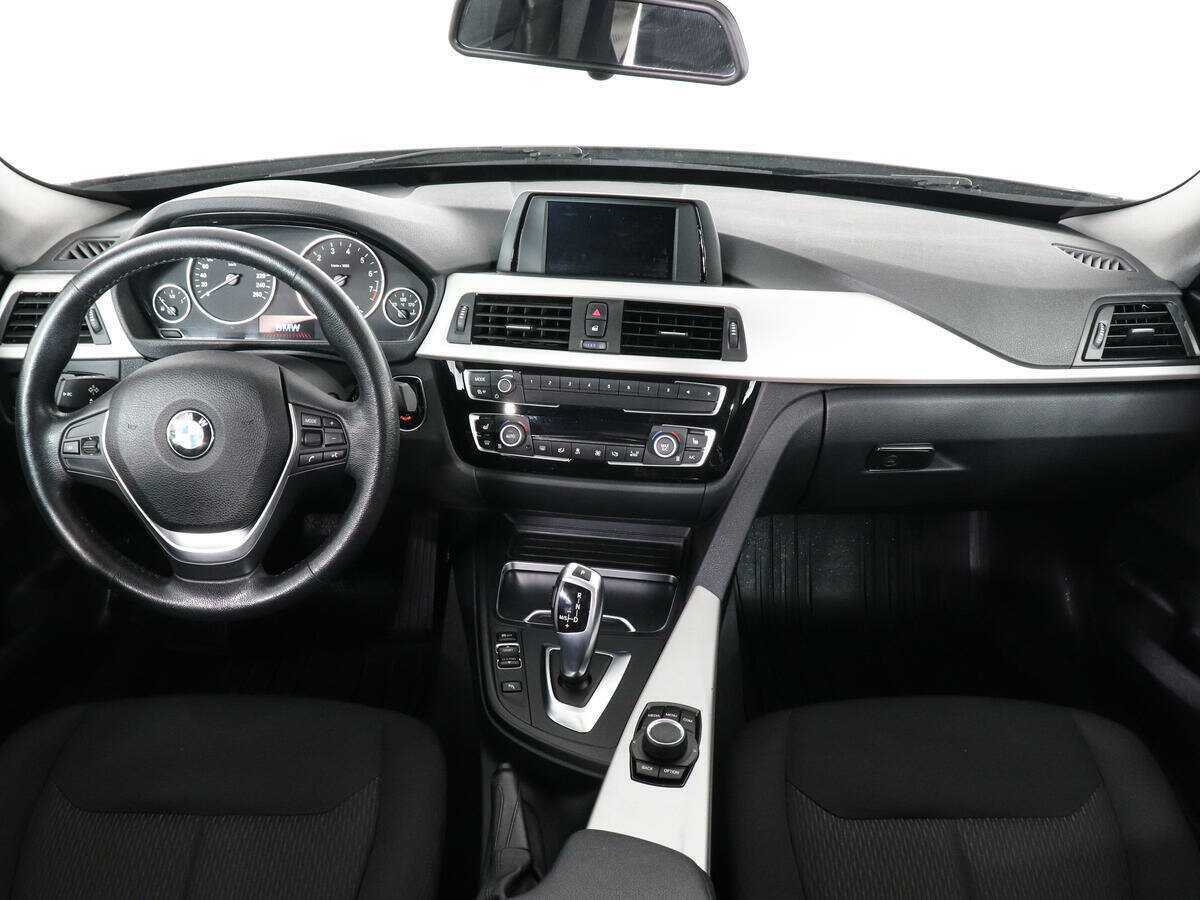 BMW 3 серии с пробегом — 2017 год. Фото: #10