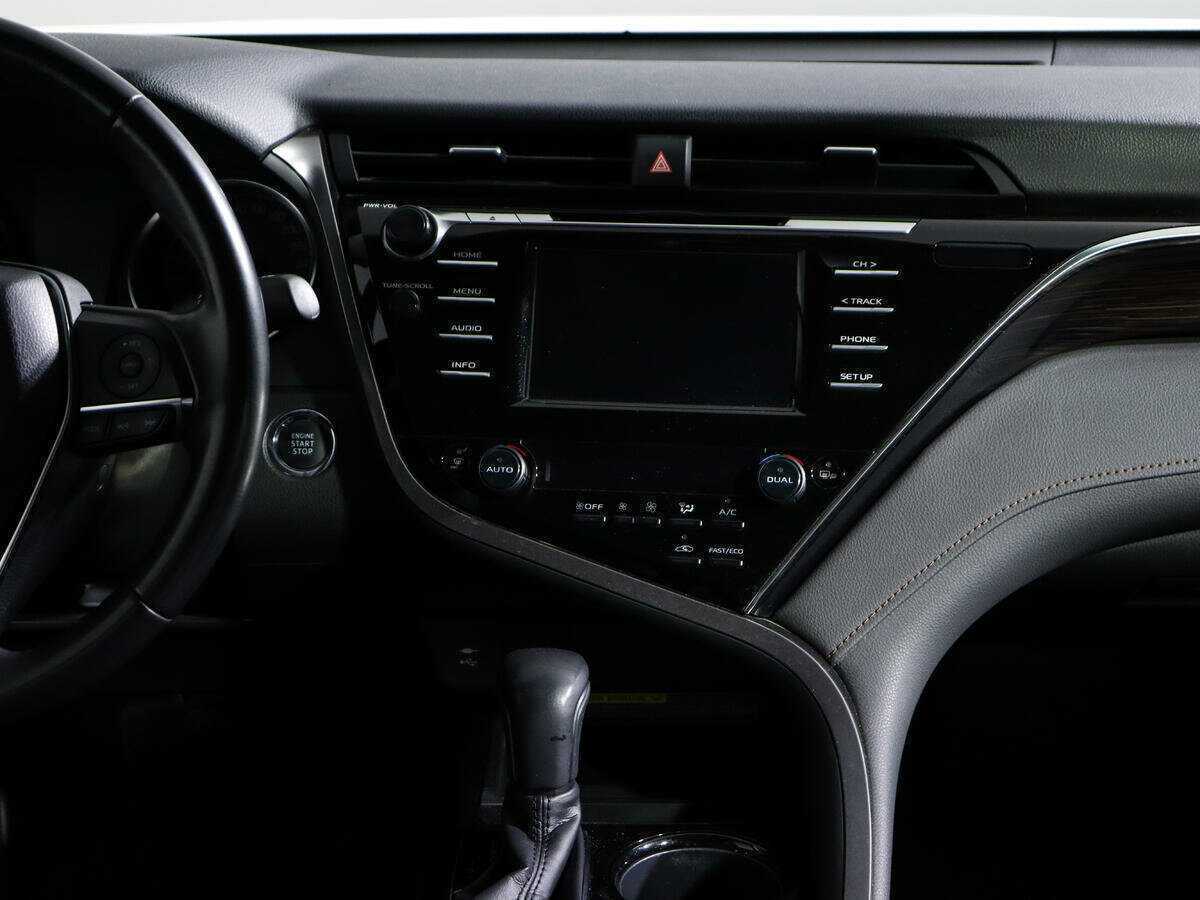 Toyota Camry с пробегом — 2018 год. Фото: #12