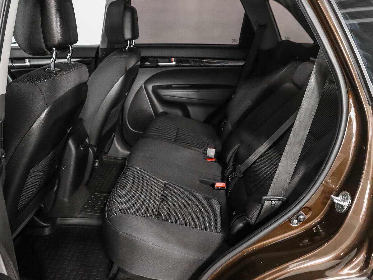 Kia Sorento с пробегом — 2015 год. Фото: #9
