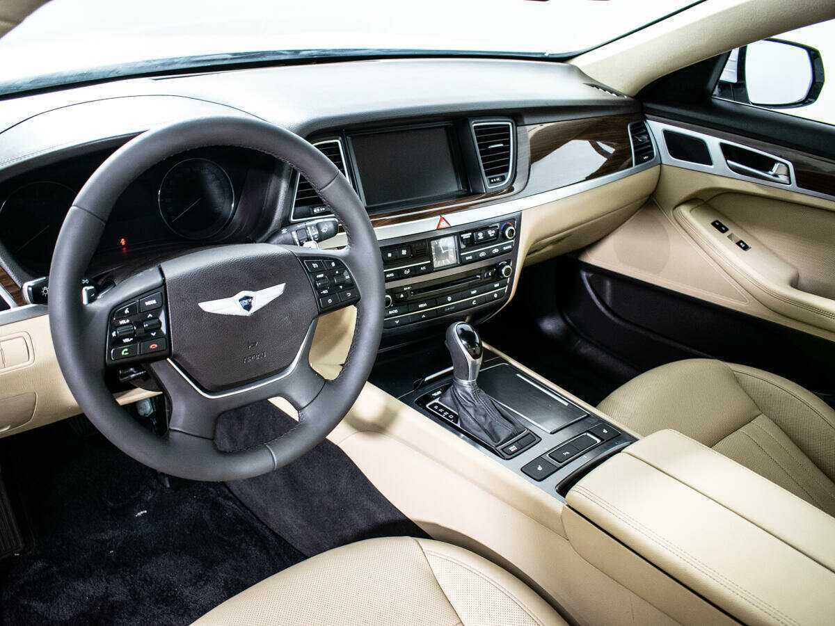 Hyundai Genesis с пробегом — 2015 год. Фото: #14