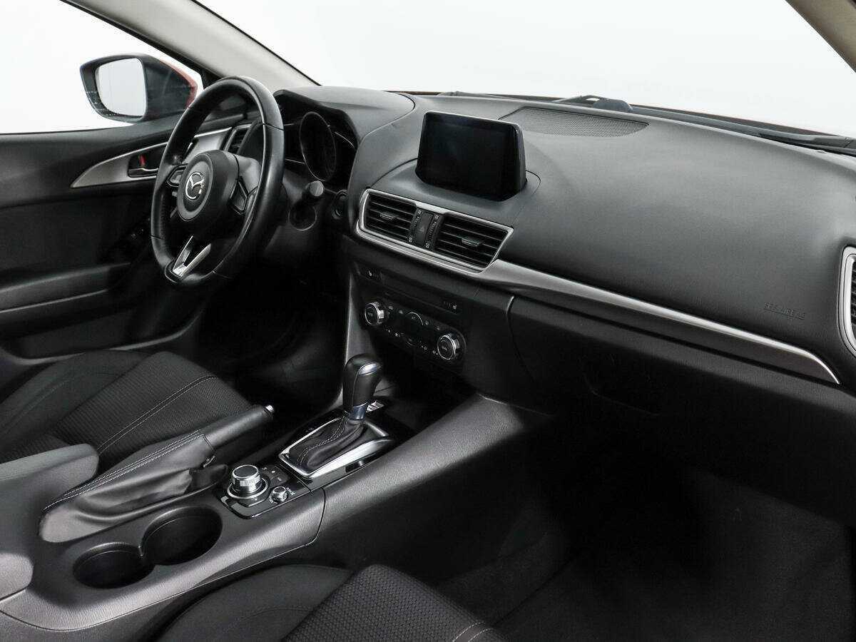 Mazda 3 с пробегом — 2016 год. Фото: #12