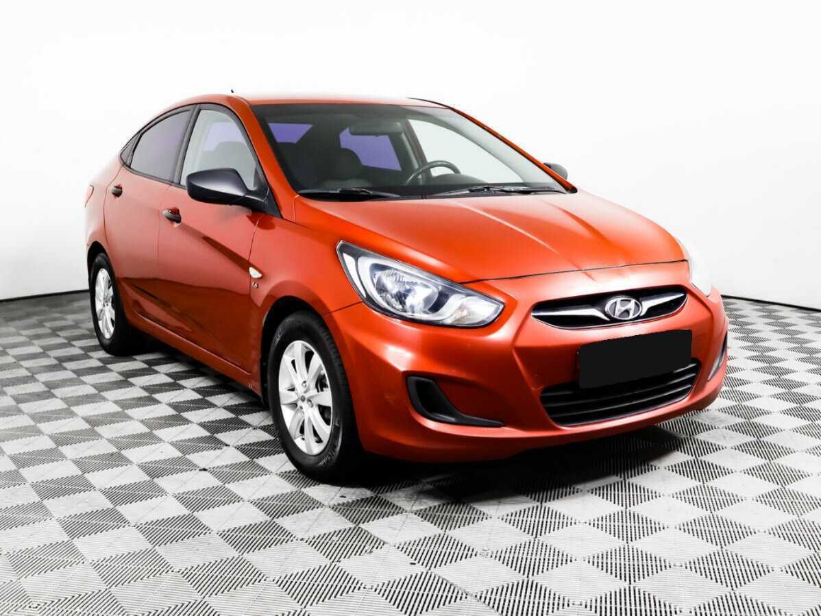 Hyundai Solaris с пробегом — 2012 год. Фото: #2