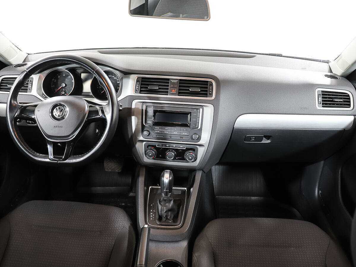Volkswagen Jetta с пробегом — 2017 год. Фото: #11