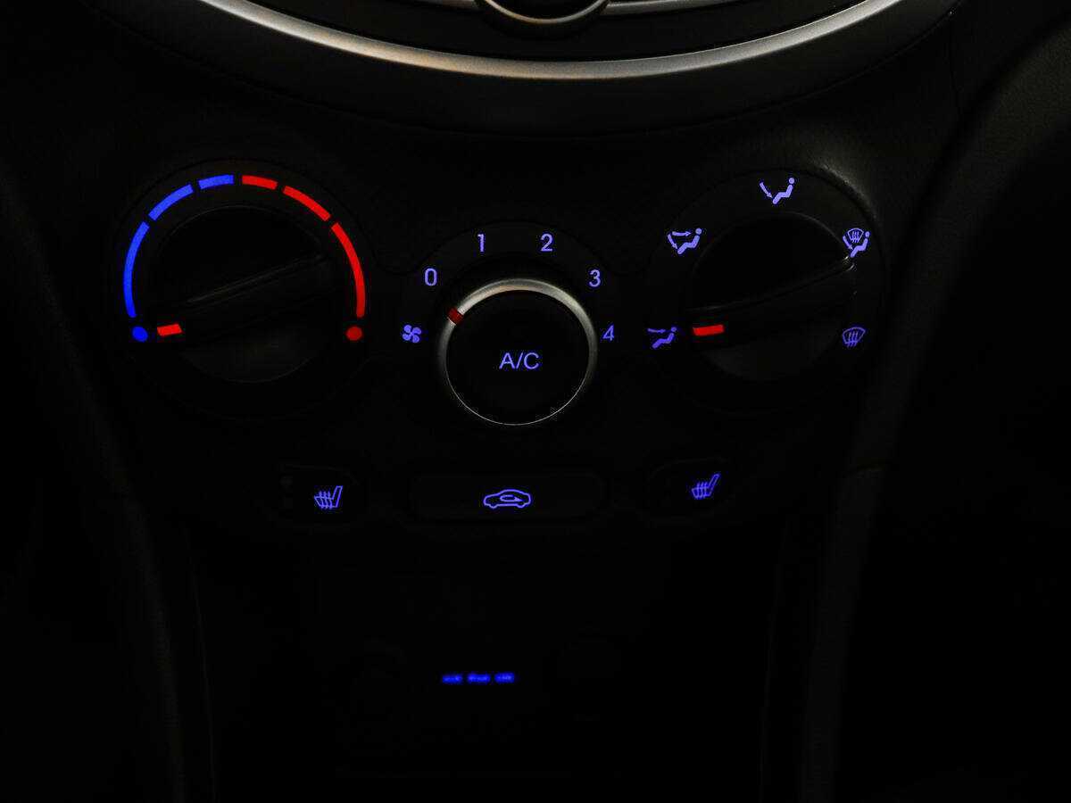 Hyundai Solaris с пробегом — 2013 год. Фото: #14