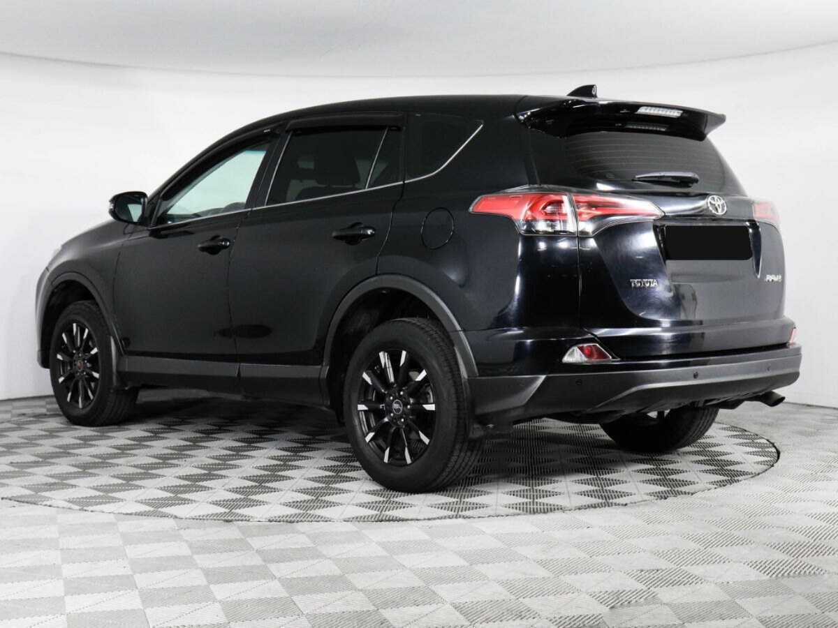 Toyota RAV4 с пробегом — 2017 год. Фото: #3