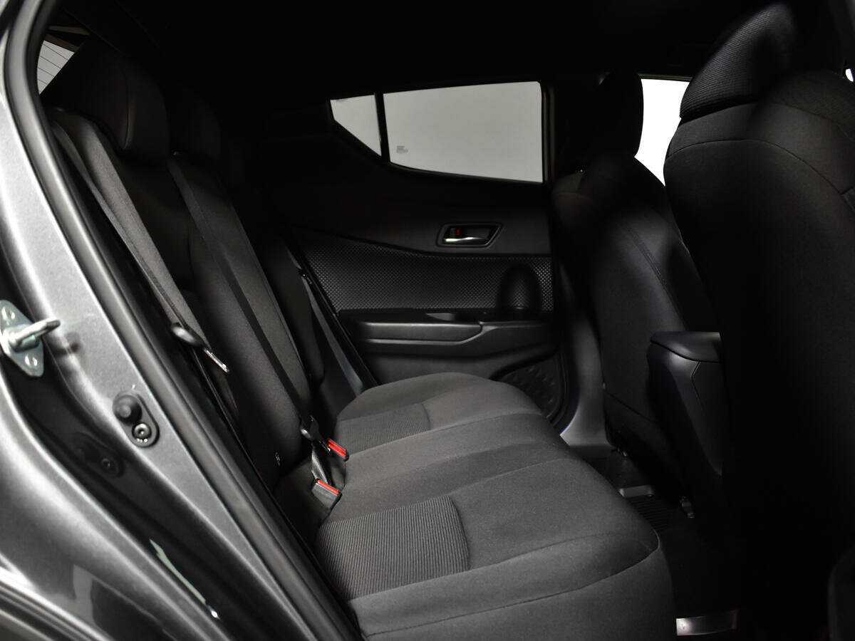 Toyota C-HR с пробегом — 2019 год. Фото: #9