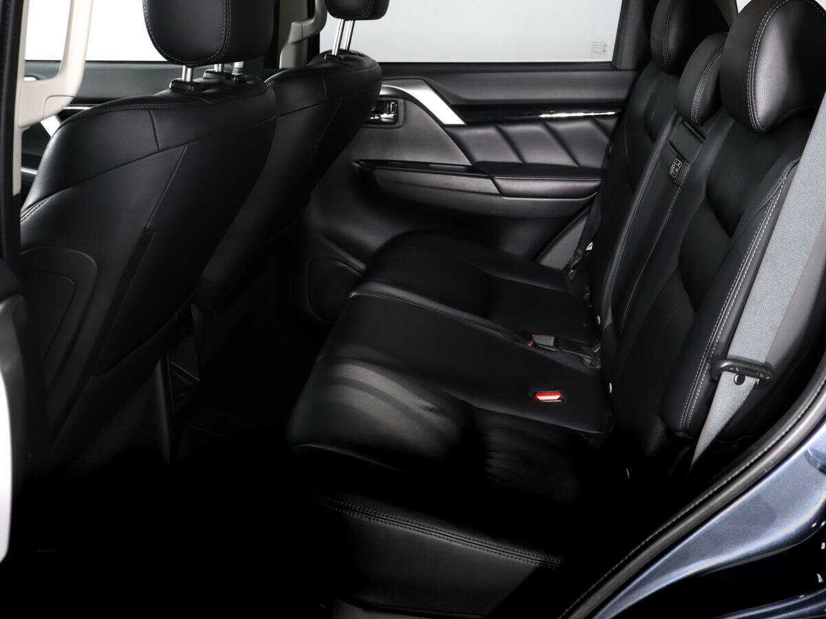 Mitsubishi Pajero Sport с пробегом — 2019 год. Фото: #9