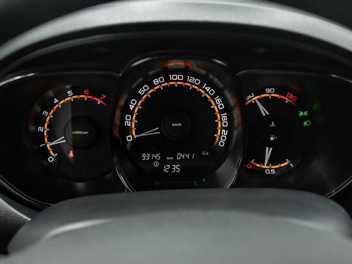 Lada (ВАЗ) Vesta с пробегом — 2019 год. Фото: #20