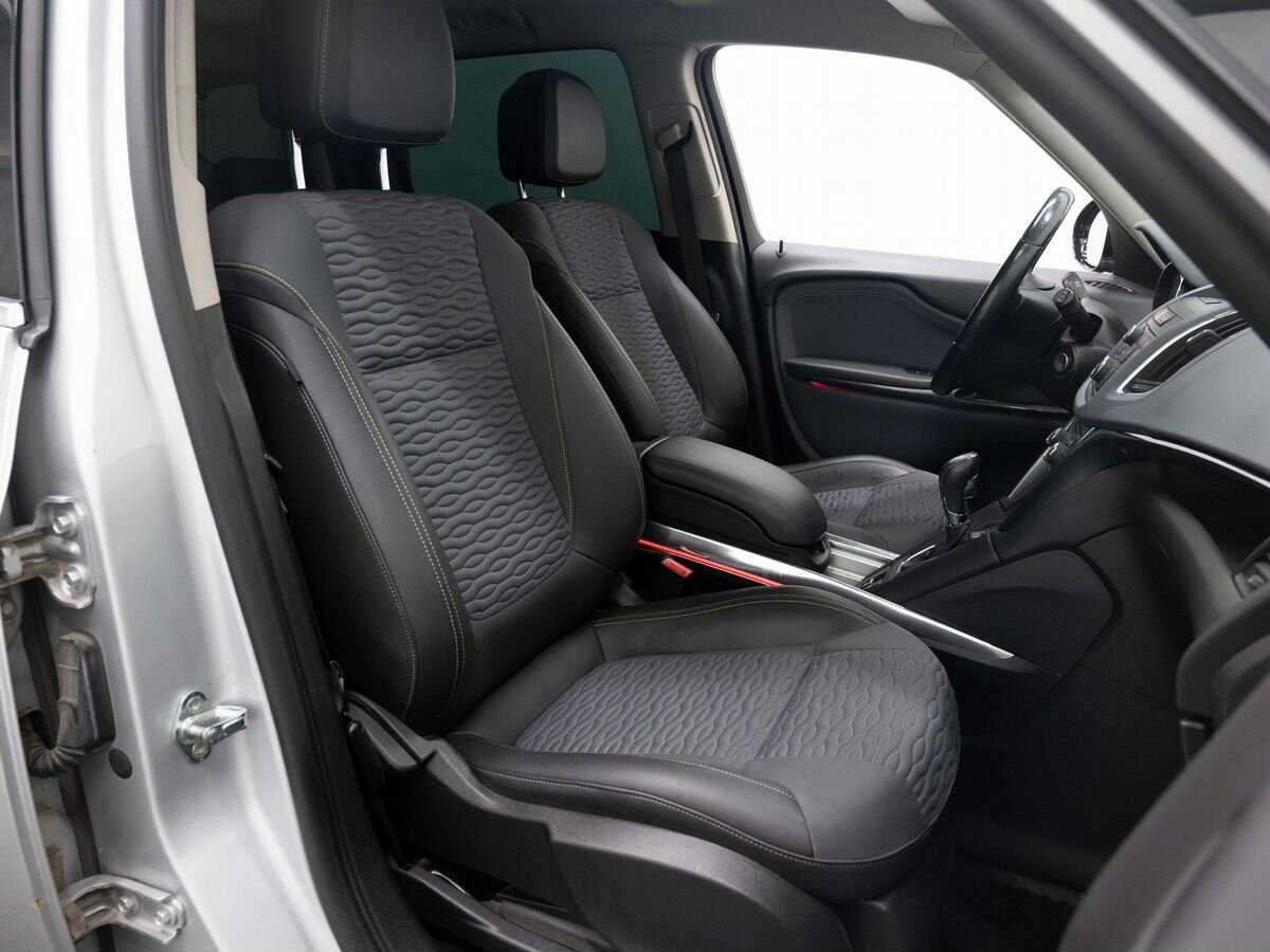 Opel Zafira с пробегом — 2013 год. Фото: #11