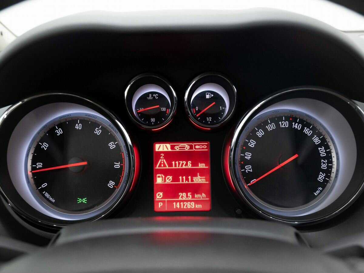 Opel Zafira с пробегом — 2013 год. Фото: #17