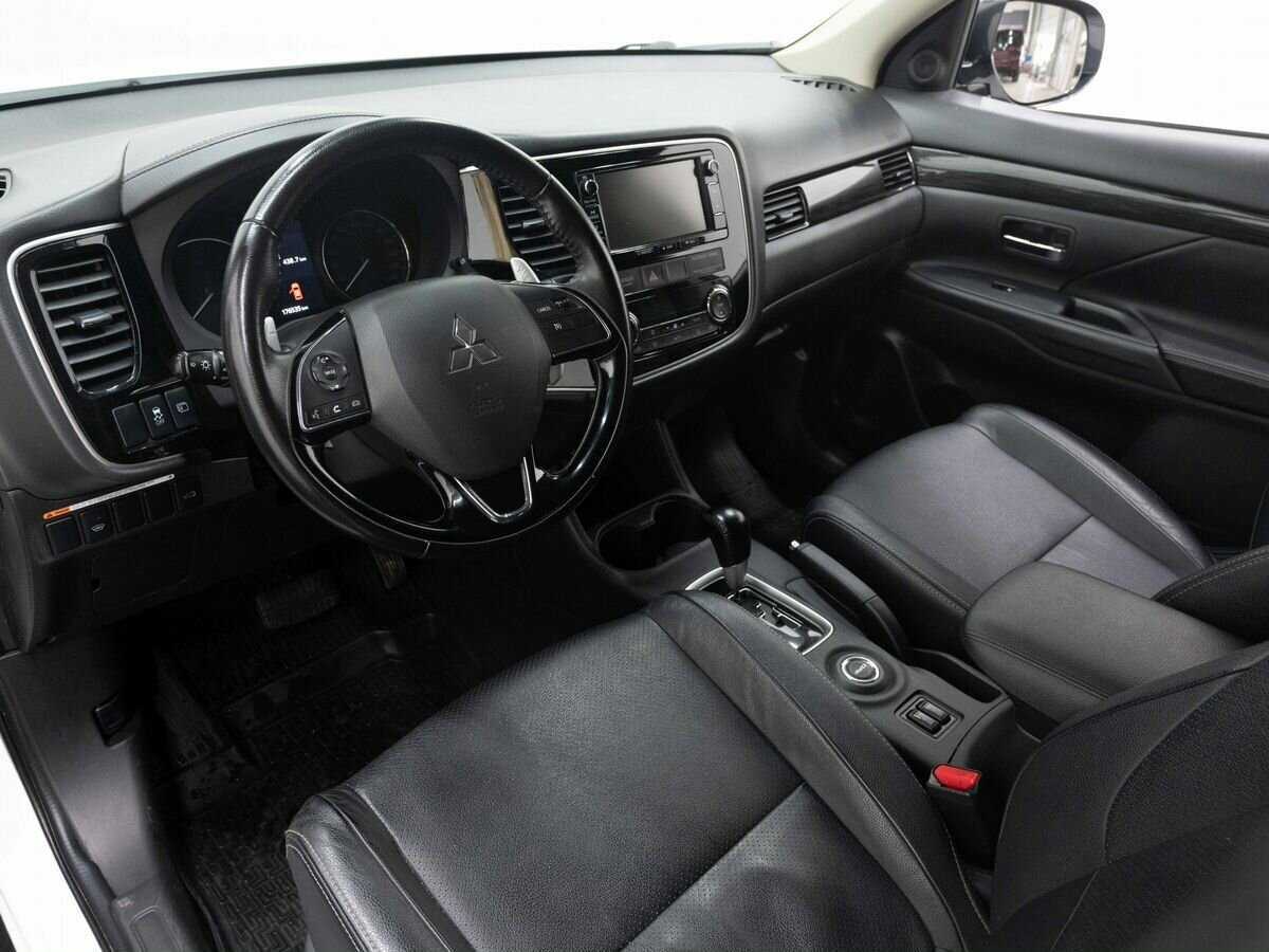 Mitsubishi Outlander с пробегом — 2016 год. Фото: #8