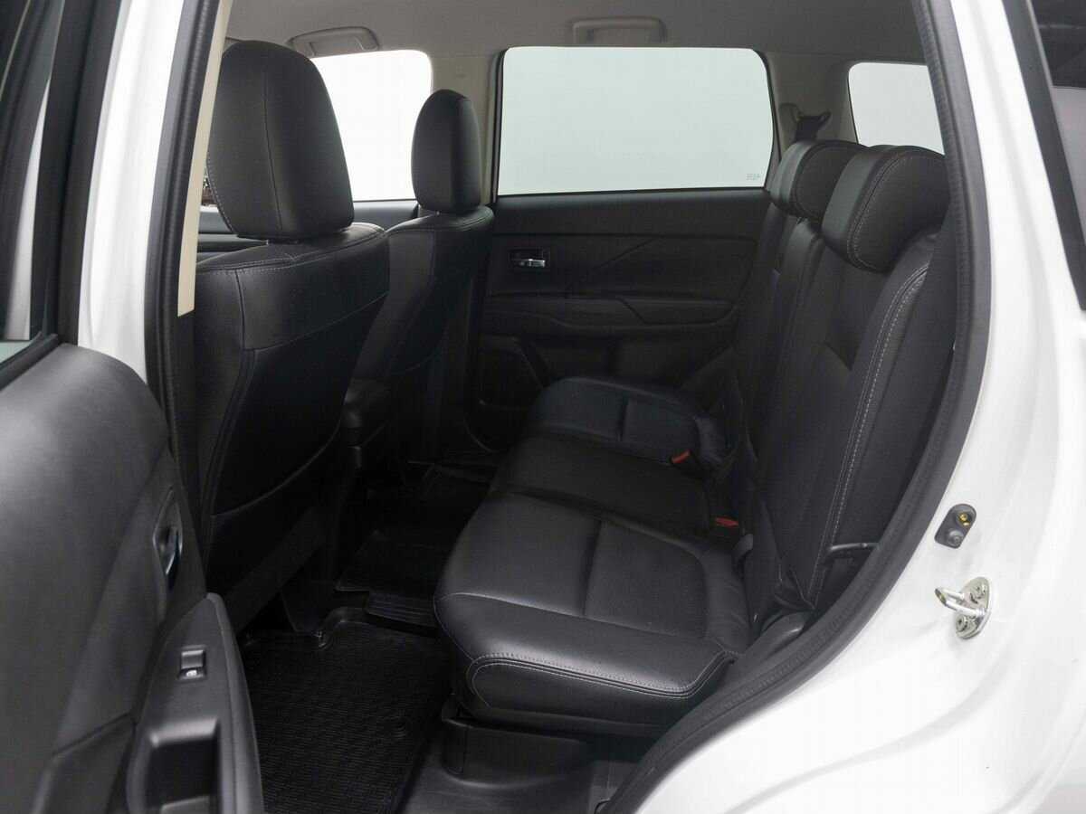 Mitsubishi Outlander с пробегом — 2016 год. Фото: #10