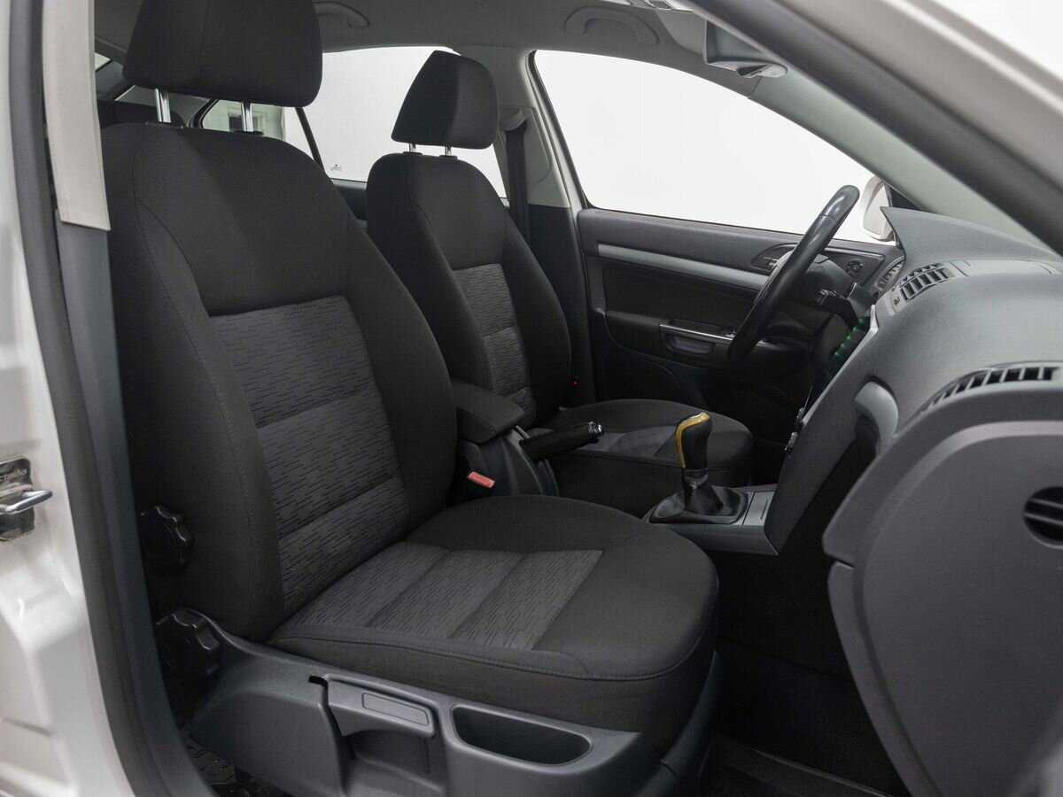 Skoda Octavia с пробегом — 2012 год. Фото: #11