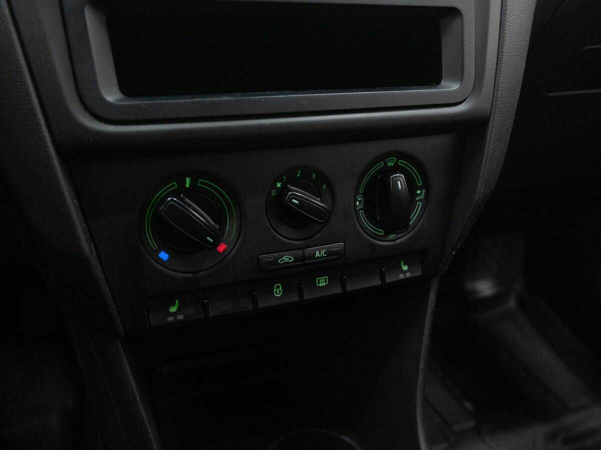 Skoda Rapid с пробегом — 2014 год. Фото: #15