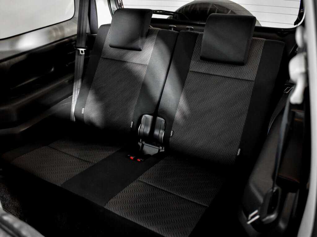 Suzuki Jimny с пробегом — 2014 год. Фото: #10