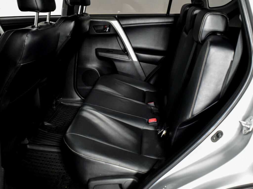 Toyota RAV4 с пробегом — 2013 год. Фото: #17