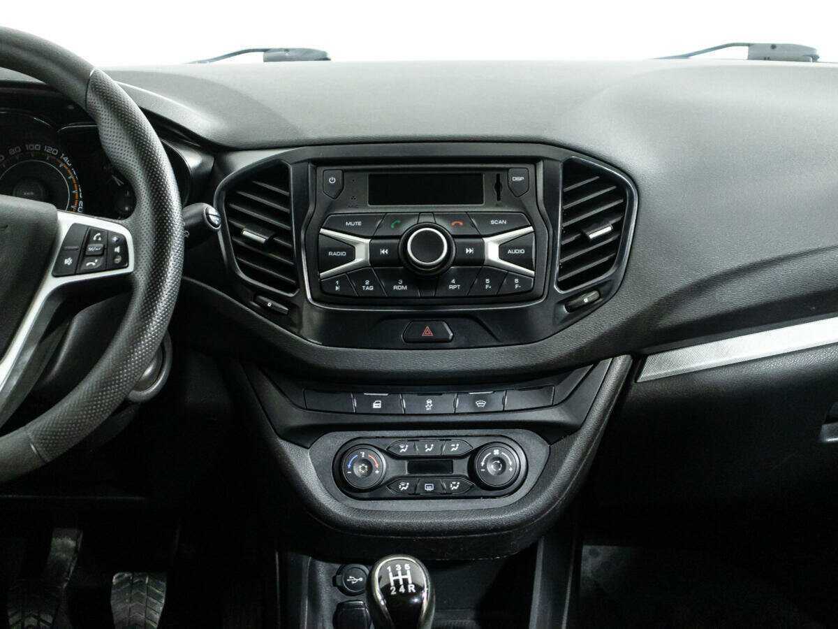 Lada (ВАЗ) Vesta с пробегом — 2017 год. Фото: #13