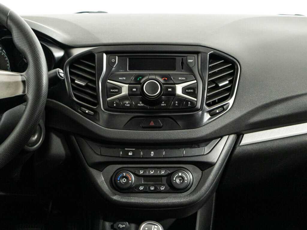 Lada (ВАЗ) Vesta с пробегом — 2017 год. Фото: #13