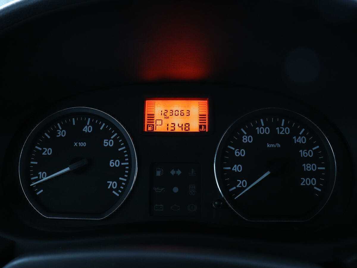 Nissan Almera с пробегом — 2013 год. Фото: #9