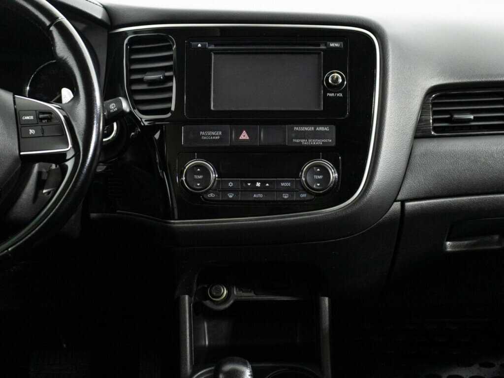 Mitsubishi Outlander с пробегом — 2016 год. Фото: #13