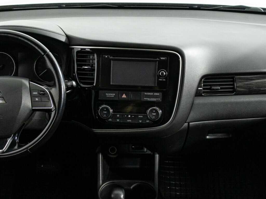 Mitsubishi Outlander с пробегом — 2016 год. Фото: #13