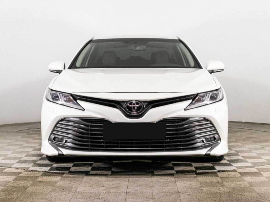 Toyota Camry с пробегом — 2018 год. Фото: #1