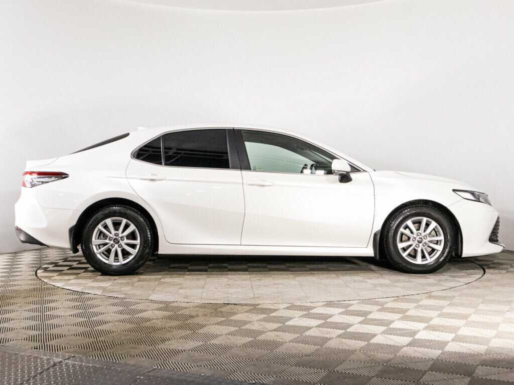 Toyota Camry с пробегом — 2018 год. Фото: #3