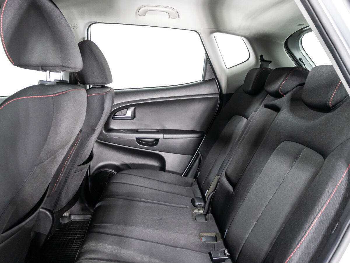 Kia Venga с пробегом — 2015 год. Фото: #9