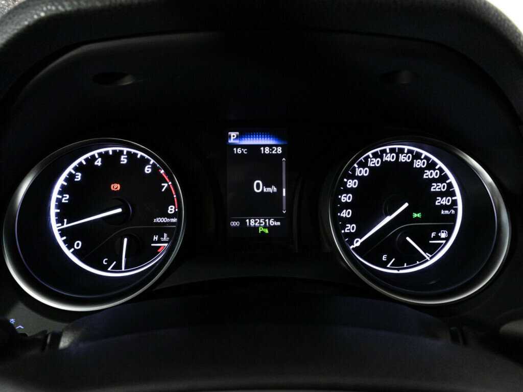 Toyota Camry с пробегом — 2021 год. Фото: #11