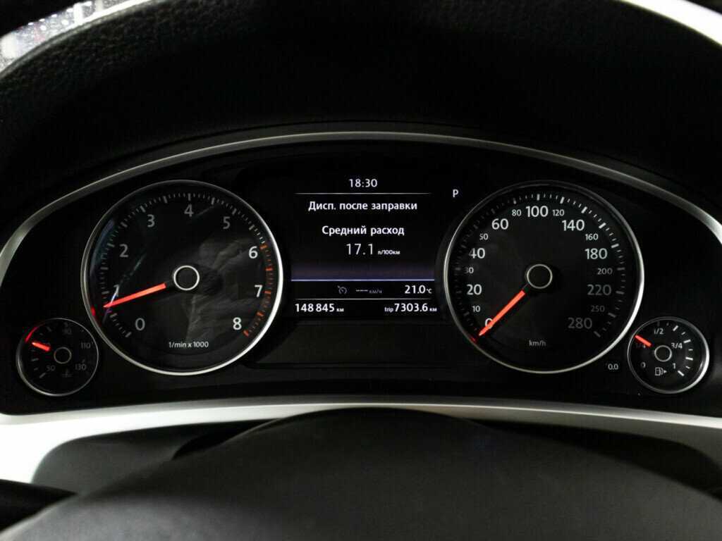 Volkswagen Touareg с пробегом — 2015 год. Фото: #11