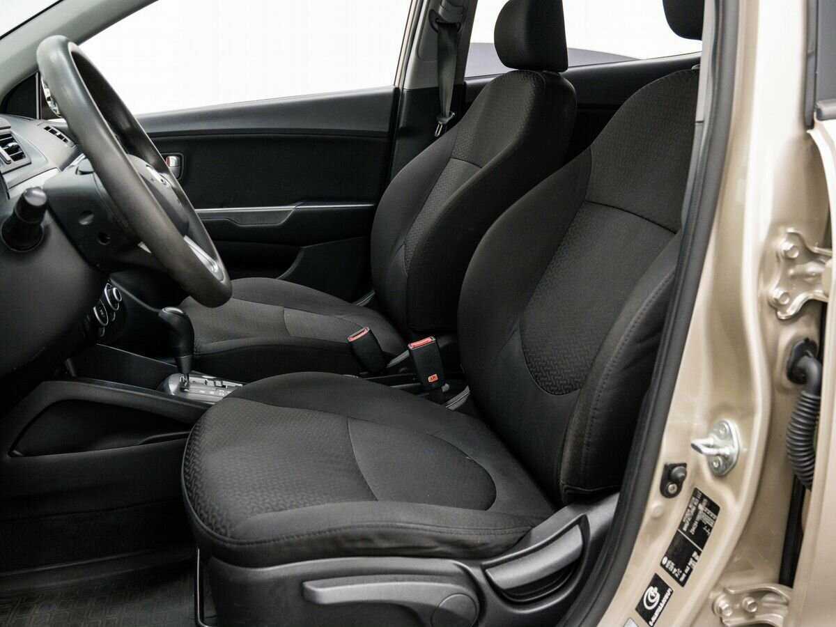 Kia Rio с пробегом — 2012 год. Фото: #13