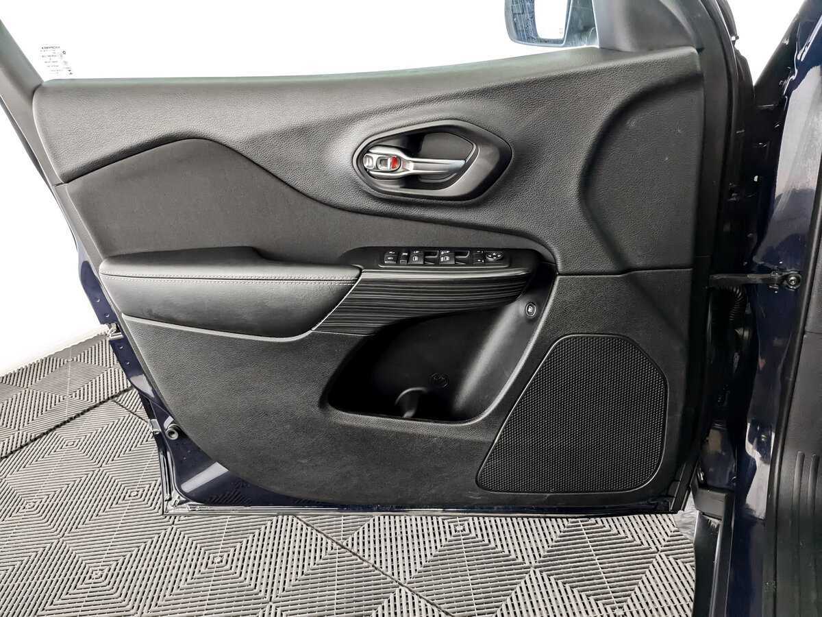 Jeep Cherokee с пробегом — 2014 год. Фото: #18