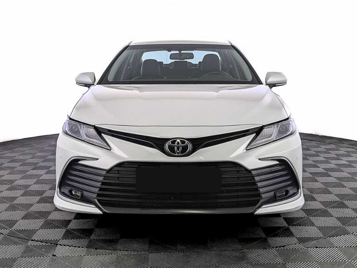 Toyota Camry с пробегом — 2021 год. Фото: #1