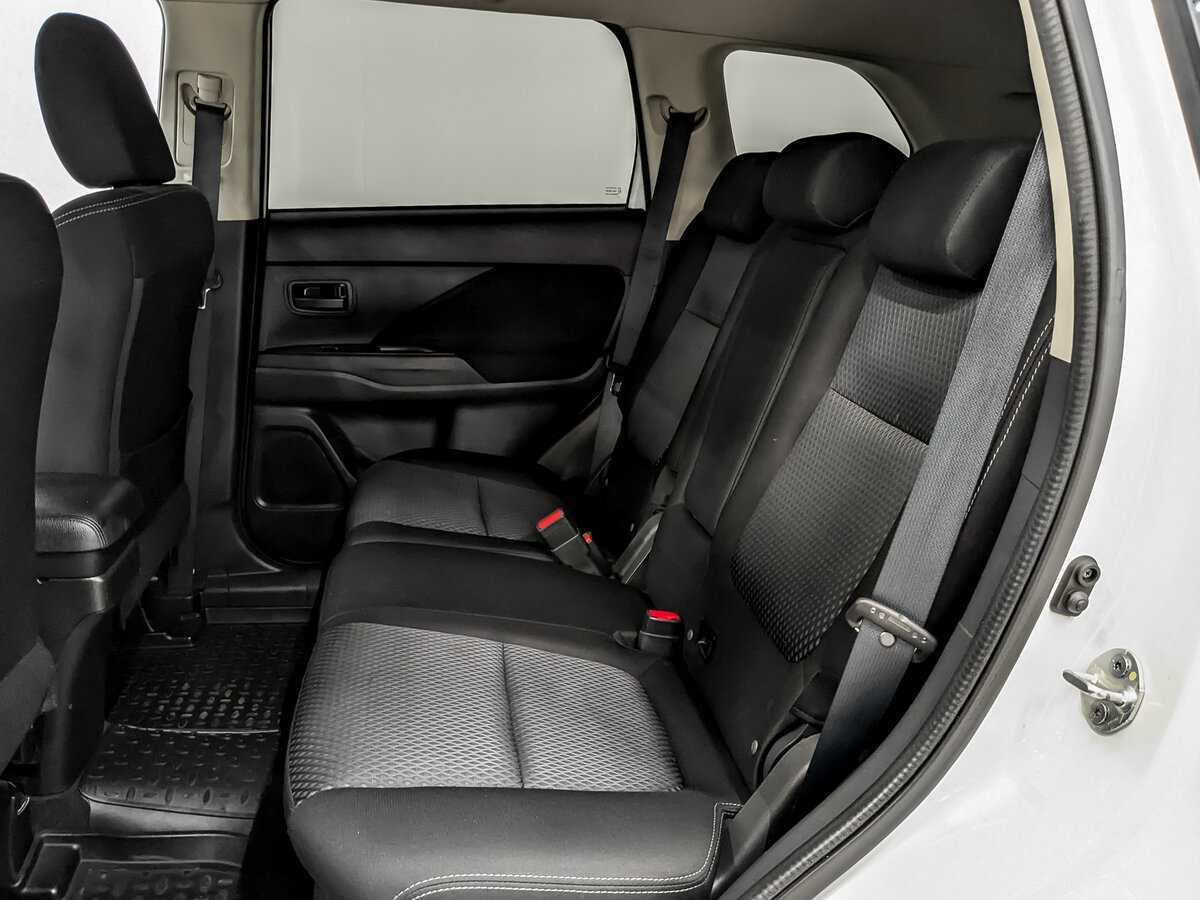 Mitsubishi Outlander с пробегом — 2015 год. Фото: #11