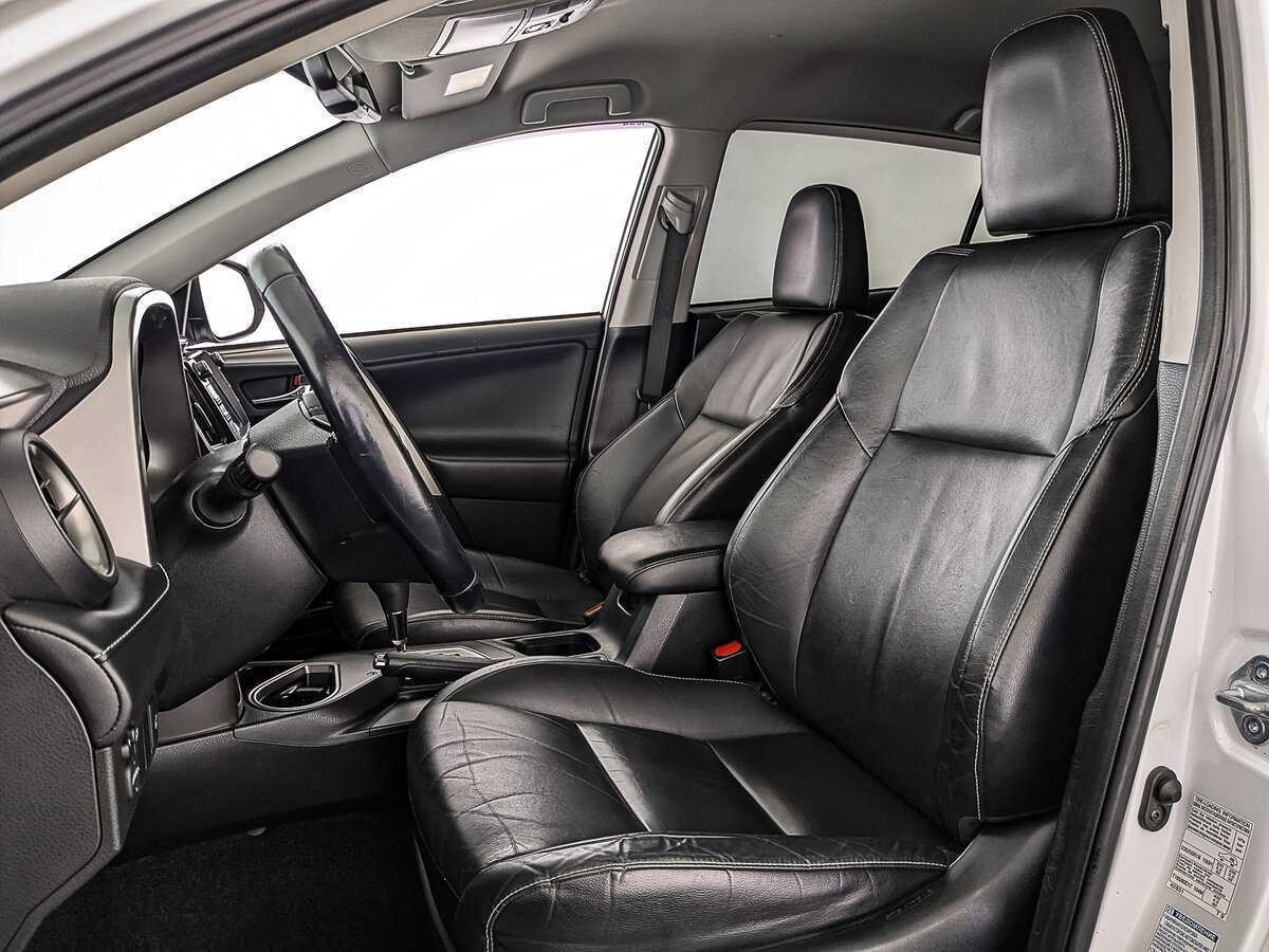 Toyota RAV4 с пробегом — 2018 год. Фото: #17