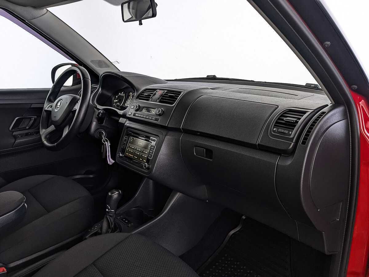 Skoda Fabia с пробегом — 2013 год. Фото: #12