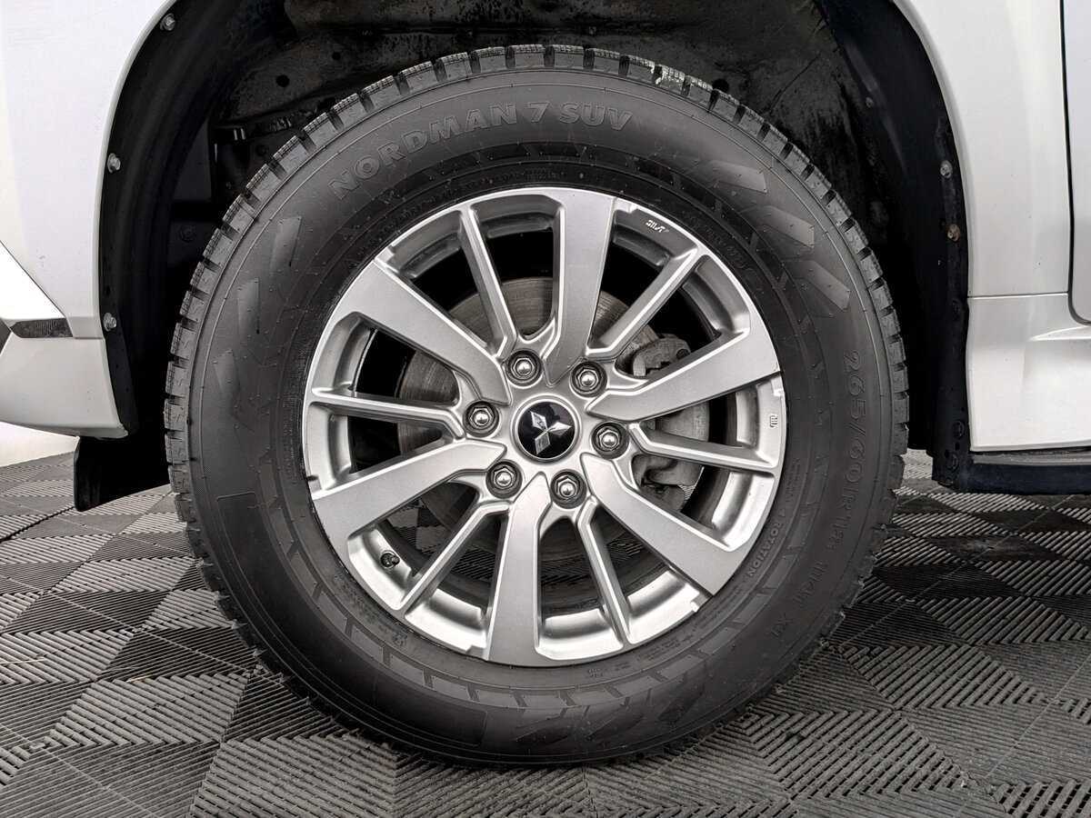 Mitsubishi Pajero Sport с пробегом — 2018 год. Фото: #17