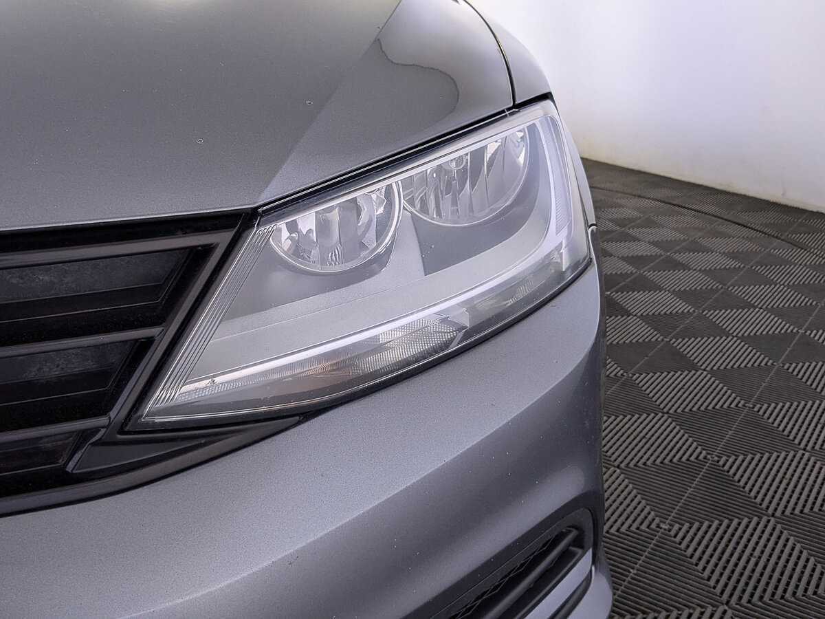 Volkswagen Jetta с пробегом — 2016 год. Фото: #10