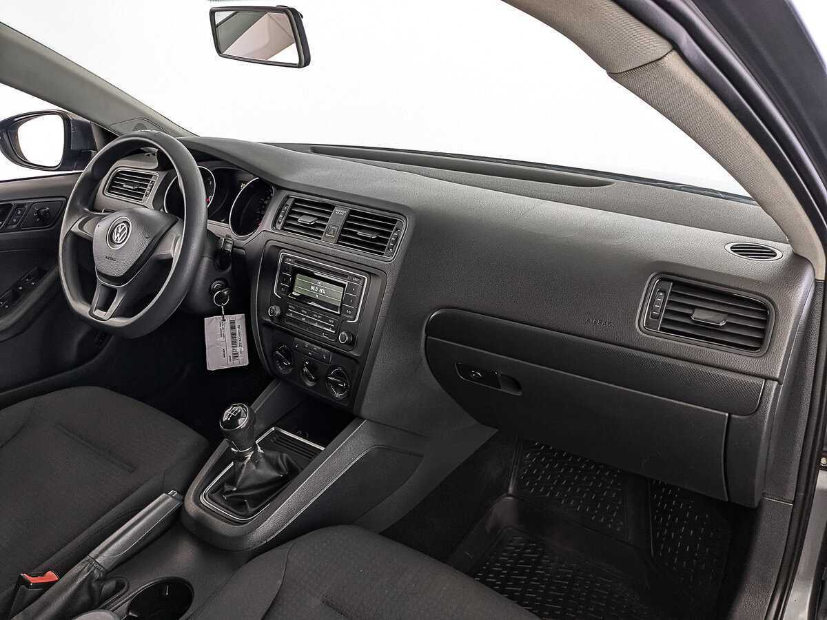 Volkswagen Jetta с пробегом — 2016 год. Фото: #12