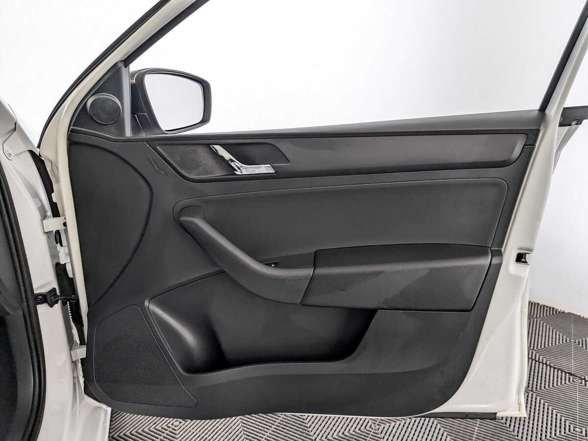 Skoda Rapid с пробегом — 2017 год. Фото: #23