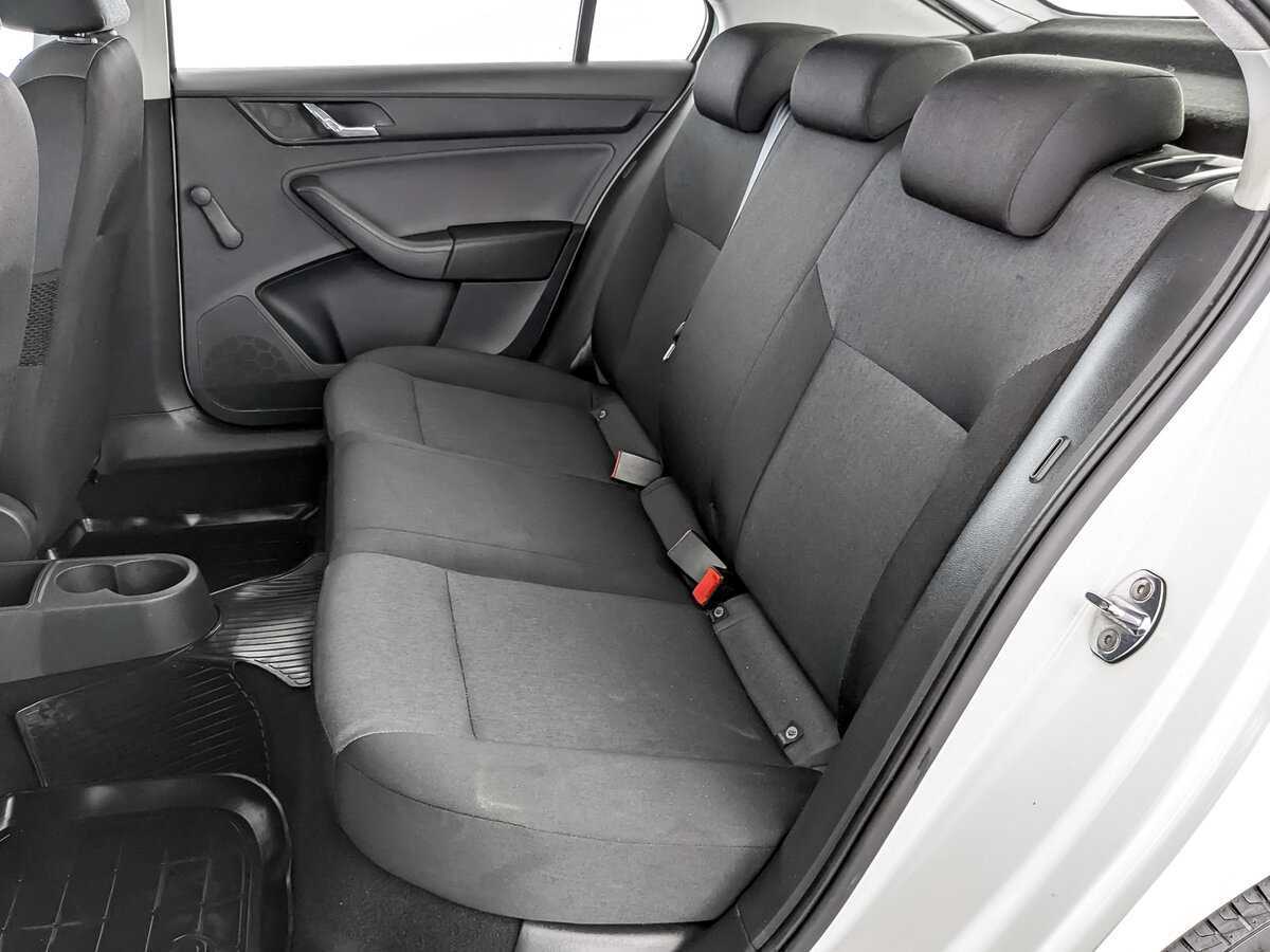 Skoda Rapid с пробегом — 2017 год. Фото: #11