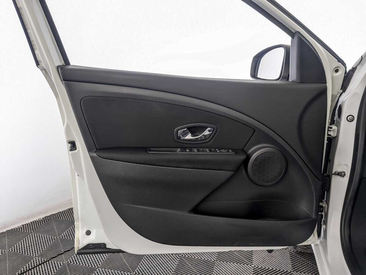 Renault Fluence с пробегом — 2013 год. Фото: #18