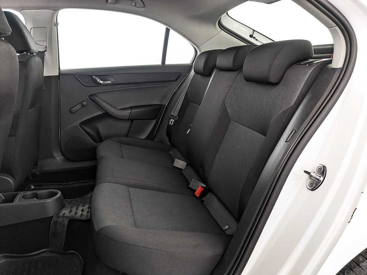 Skoda Rapid с пробегом — 2017 год. Фото: #15