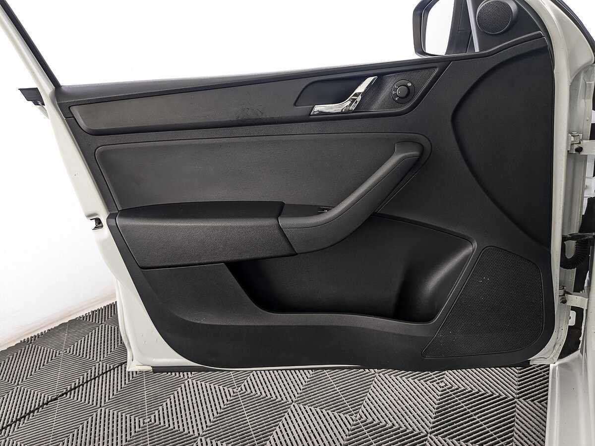 Skoda Rapid с пробегом — 2017 год. Фото: #16