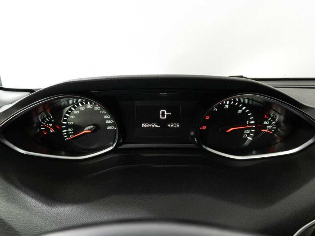 Peugeot 308 с пробегом — 2018 год. Фото: #11