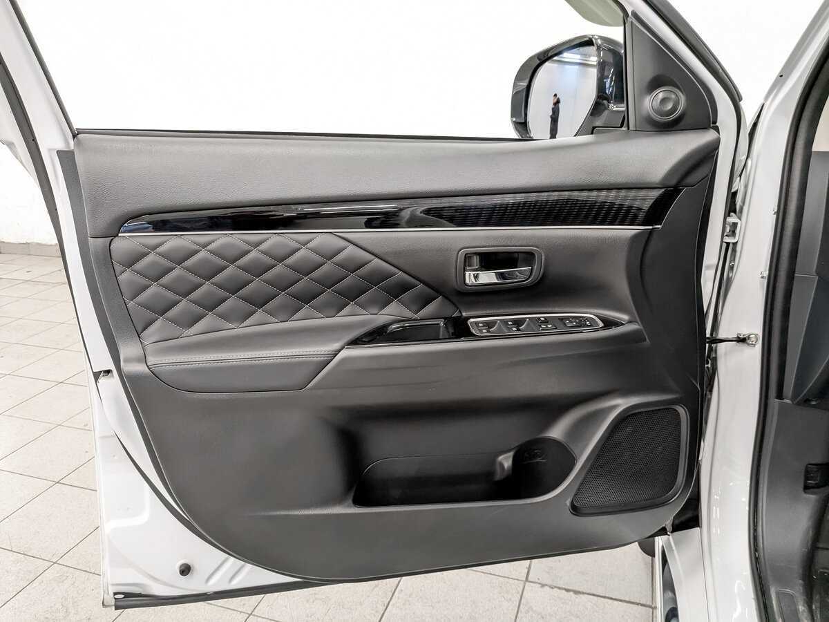 Mitsubishi Outlander с пробегом — 2022 год. Фото: #18