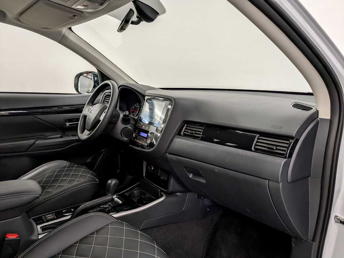 Mitsubishi Outlander с пробегом — 2022 год. Фото: #10